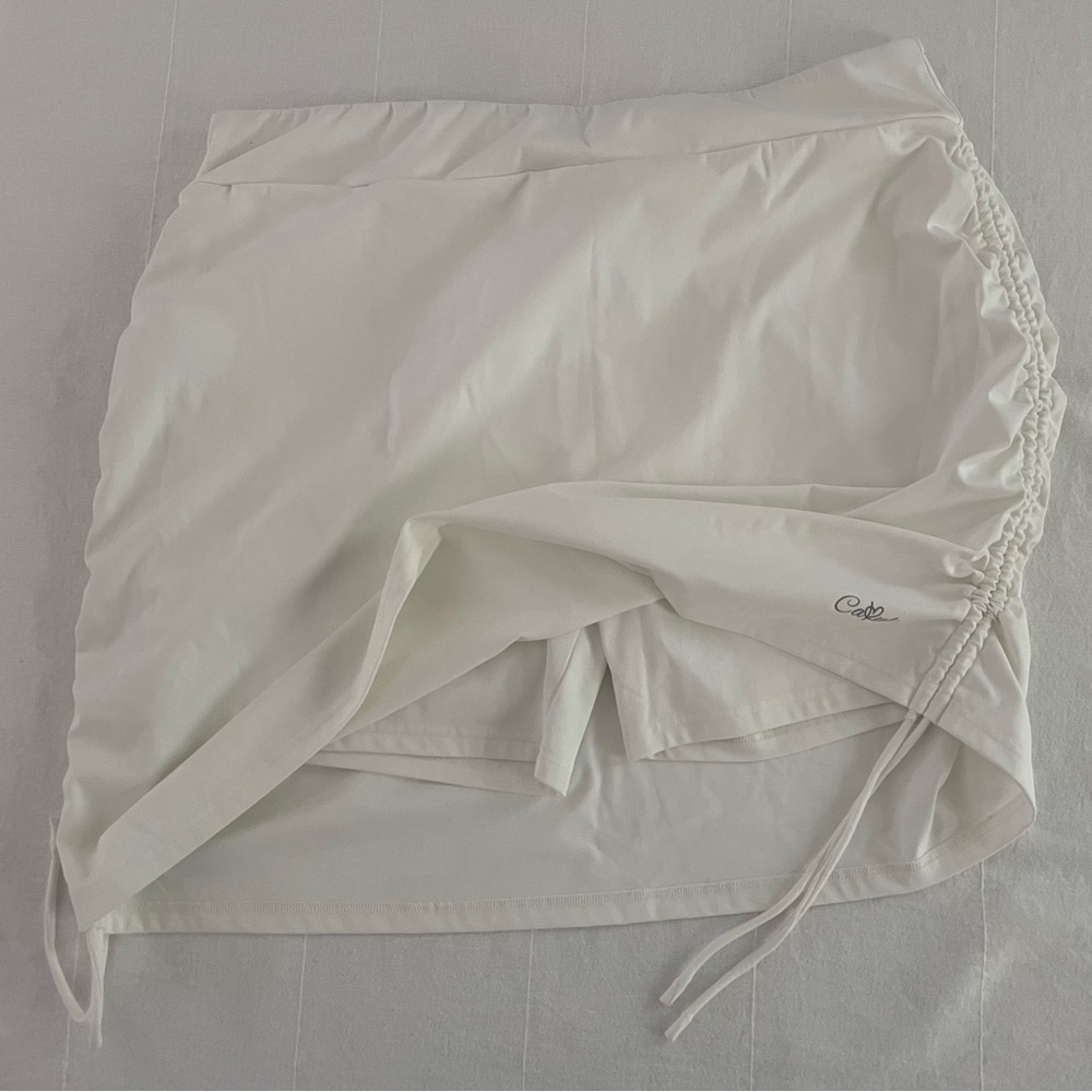 Cakulo White Skort Strecth with adjustable side panels  Size 3 XL ( BB-9 )
